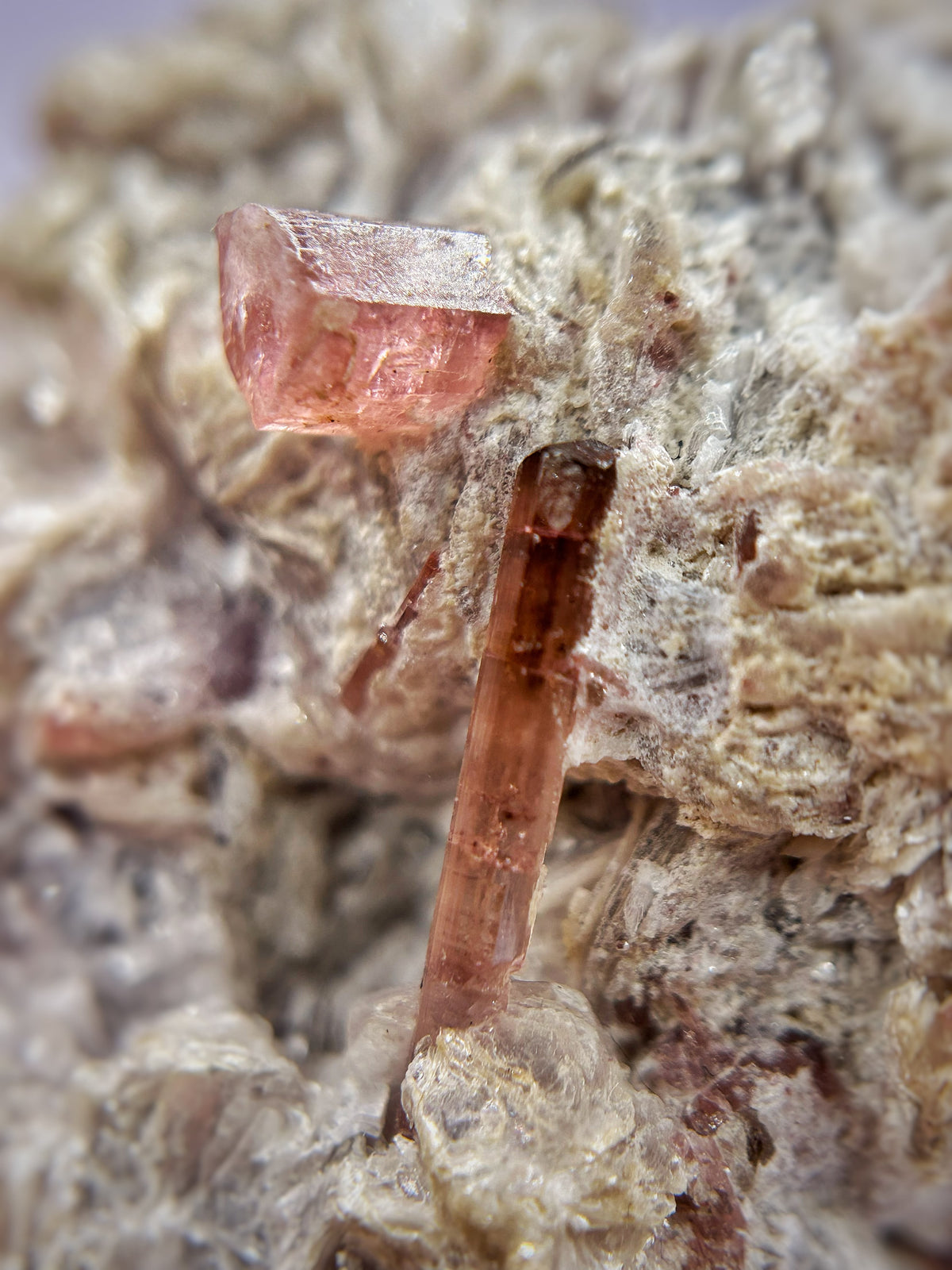 Tormalina rosa con mica