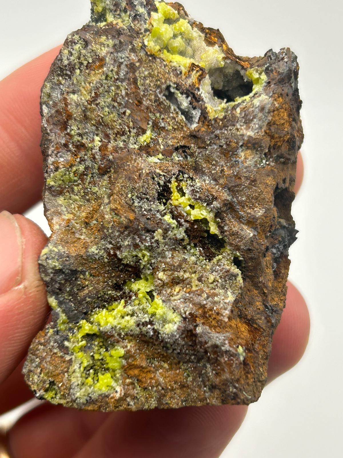 Cerussite con piromorfite grezza