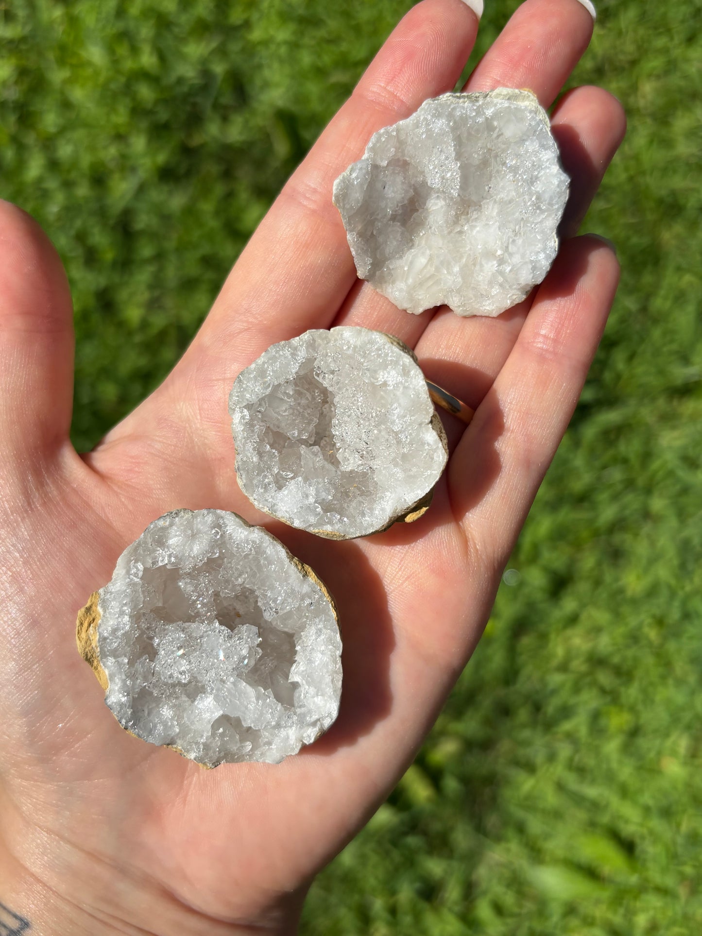 Mezzo geode di quarzo