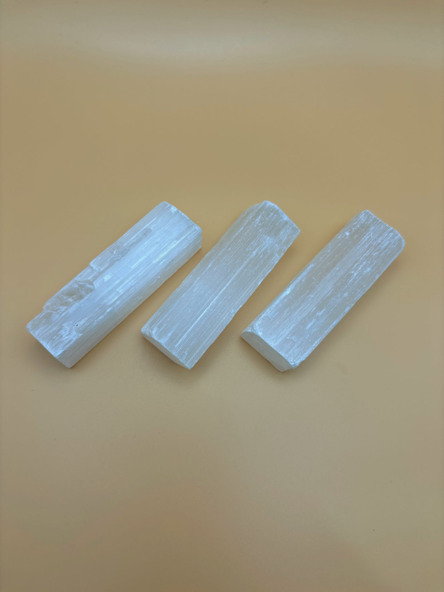 Bacchetta in selenite satin spar