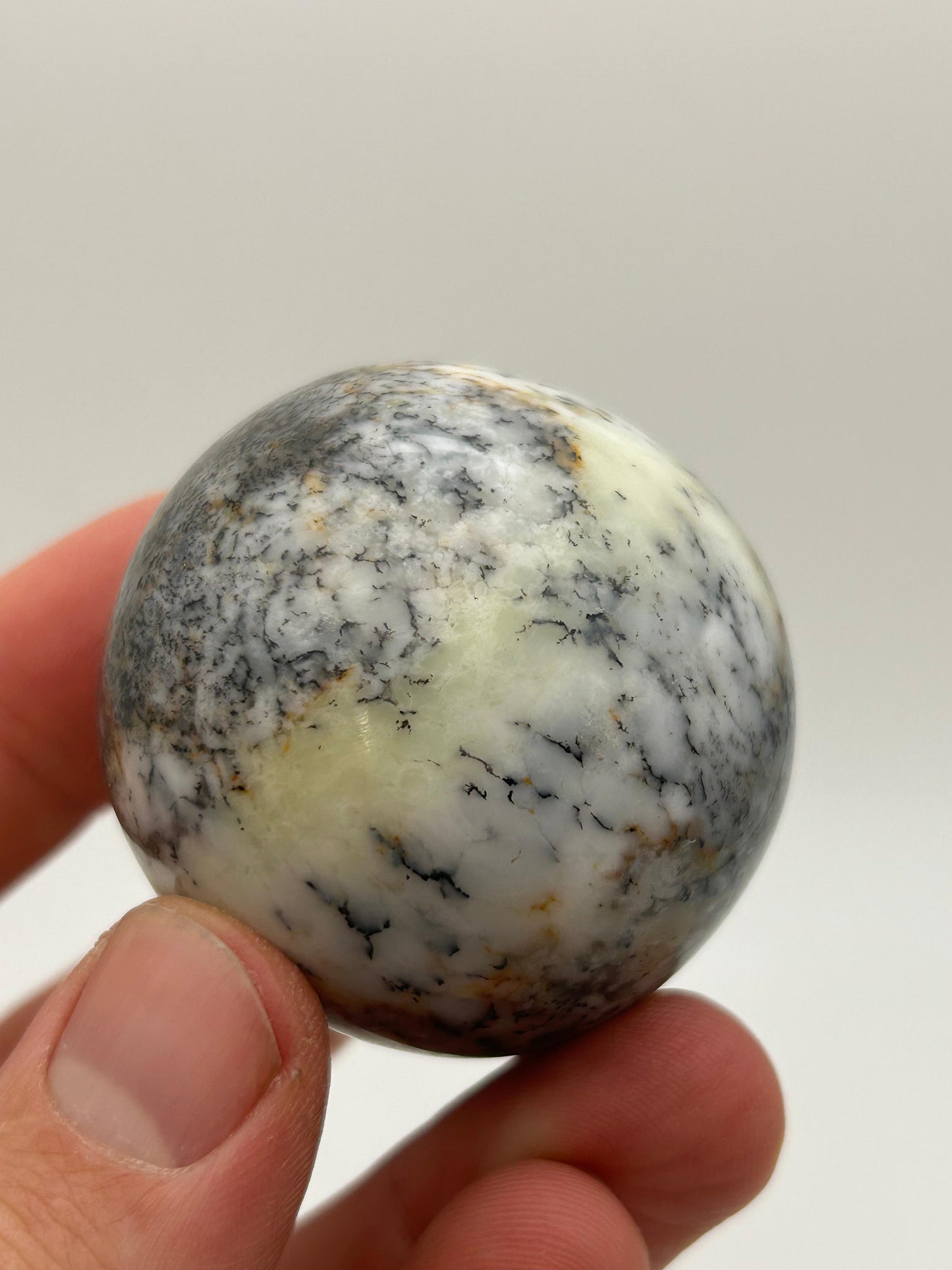 Sfera in merlinite
