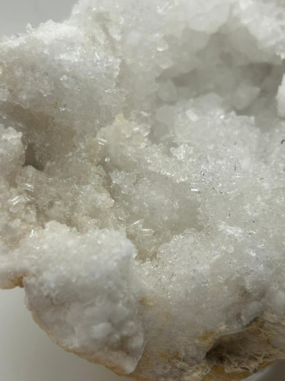 Mezzo geode di quarzo