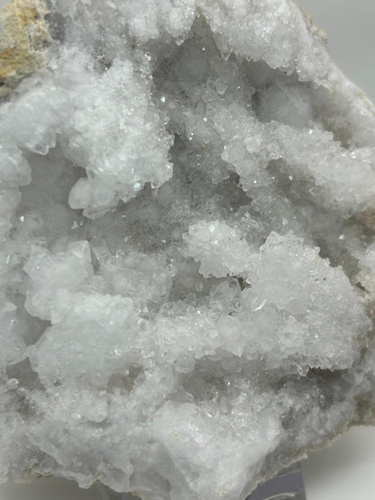 Mezzo geode di quarzo