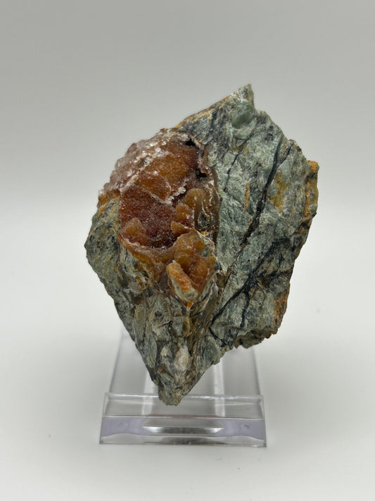 Calcedonio rosso su matrice