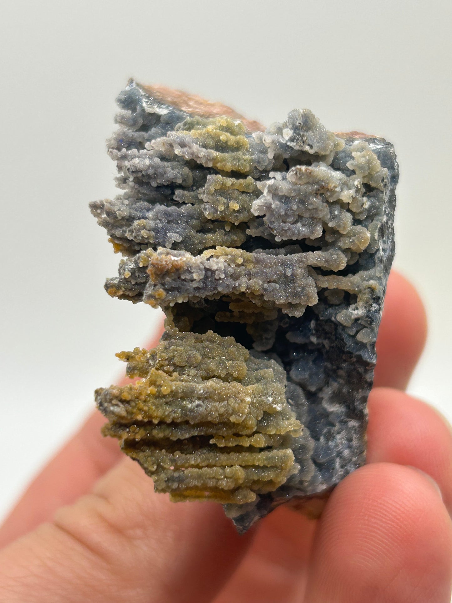 Magnesite e goethite stalattitica