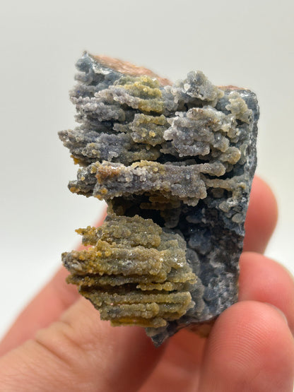 Magnesite e goethite stalattitica