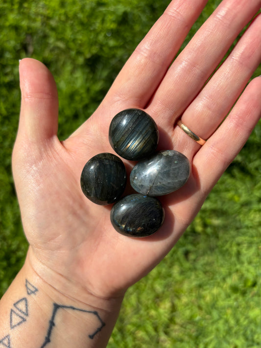 Labradorite burattata
