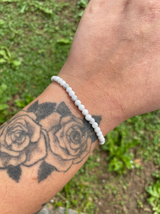 Braccialetto in howlite bianca