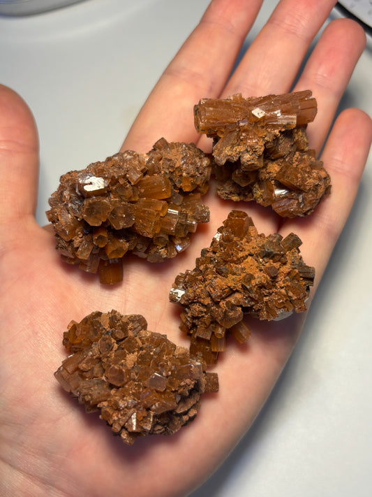 Aragonite marrone grezza