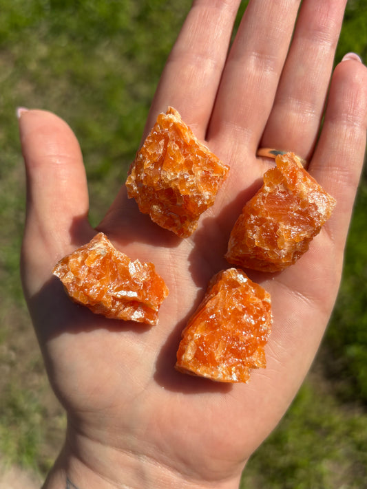 Calcite arancione grezza