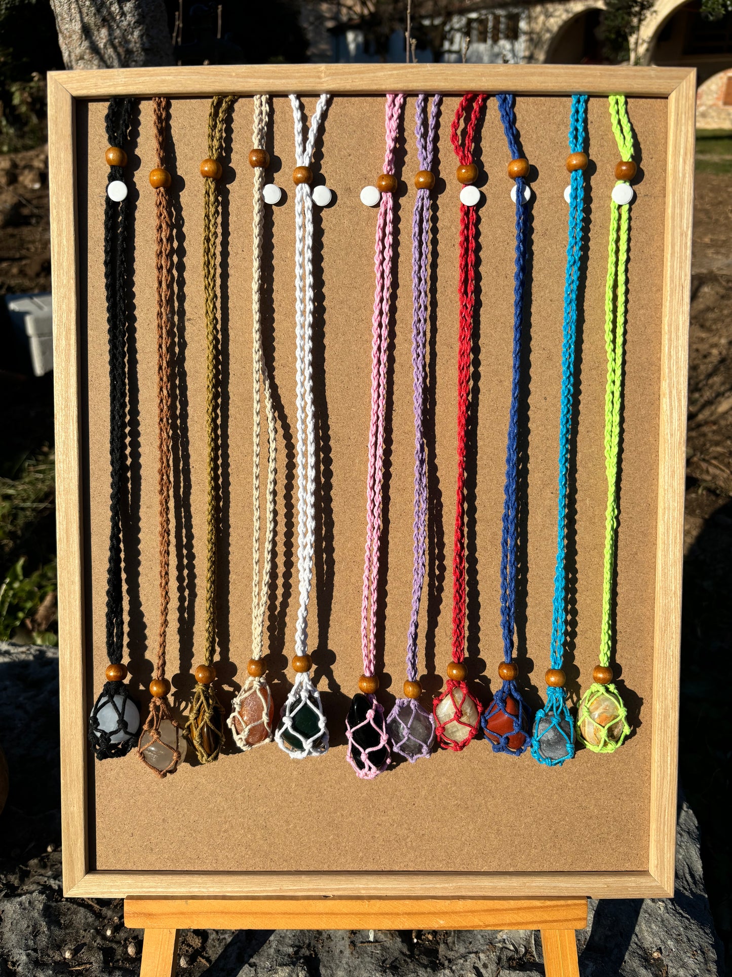 Collana porta pietra in macramè