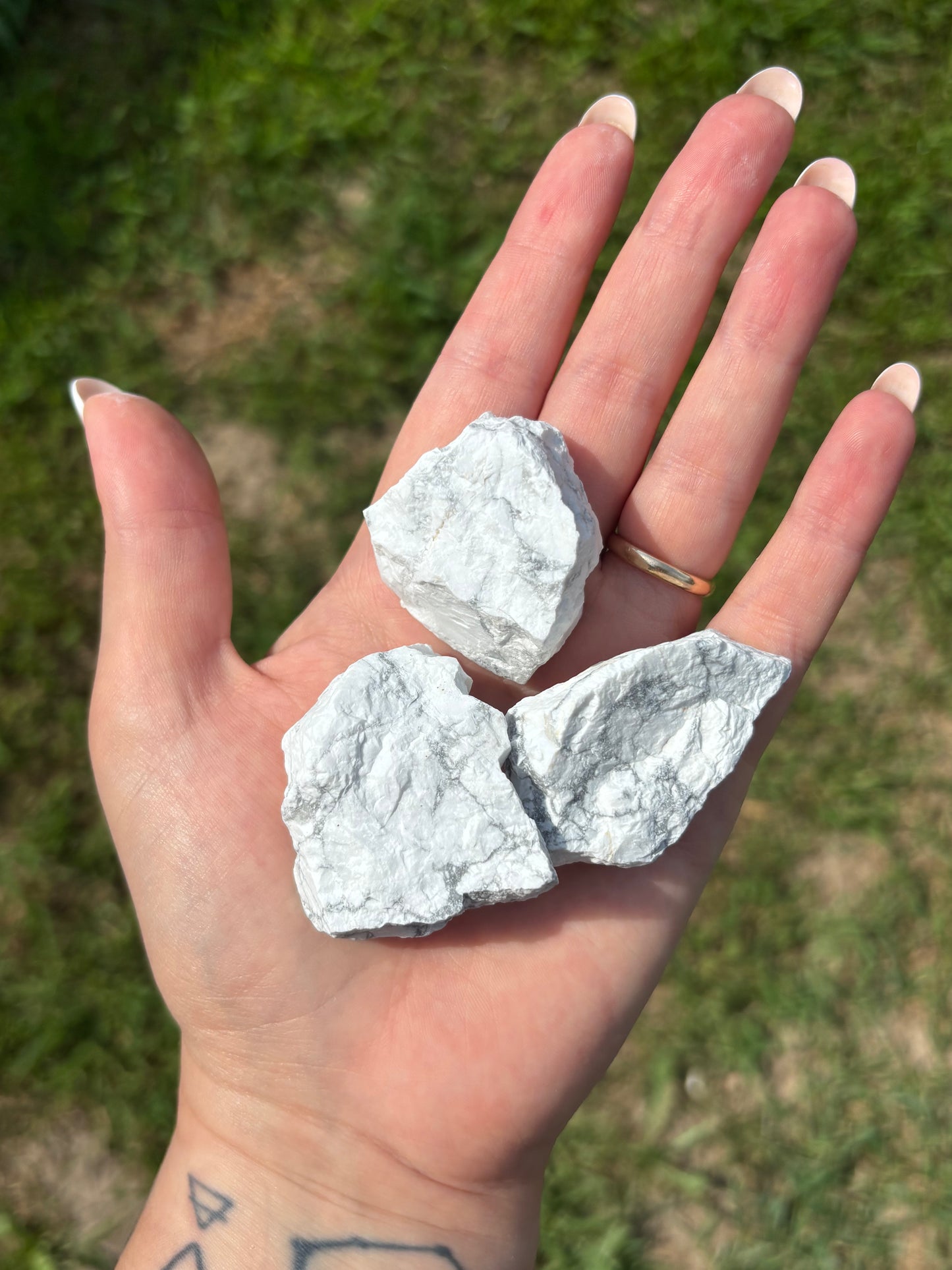Howlite bianca grezza
