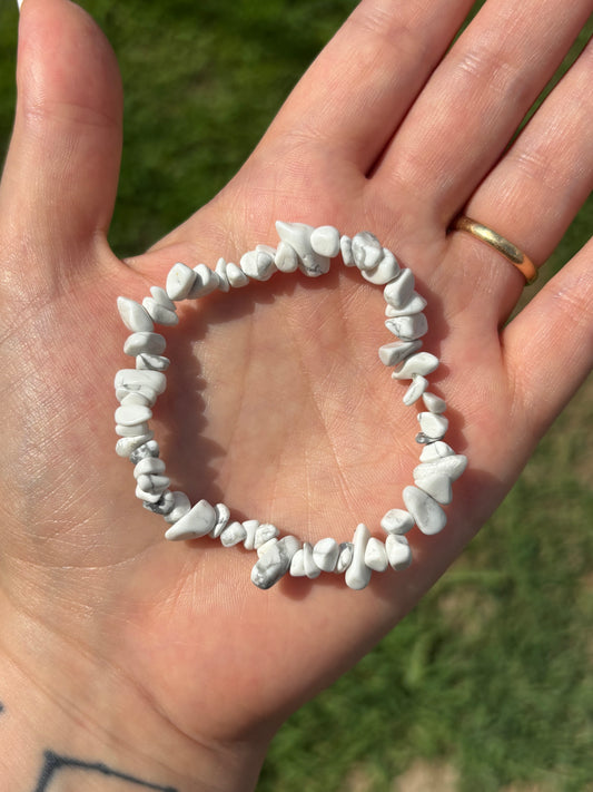 Braccialetto in chips di howlite bianca