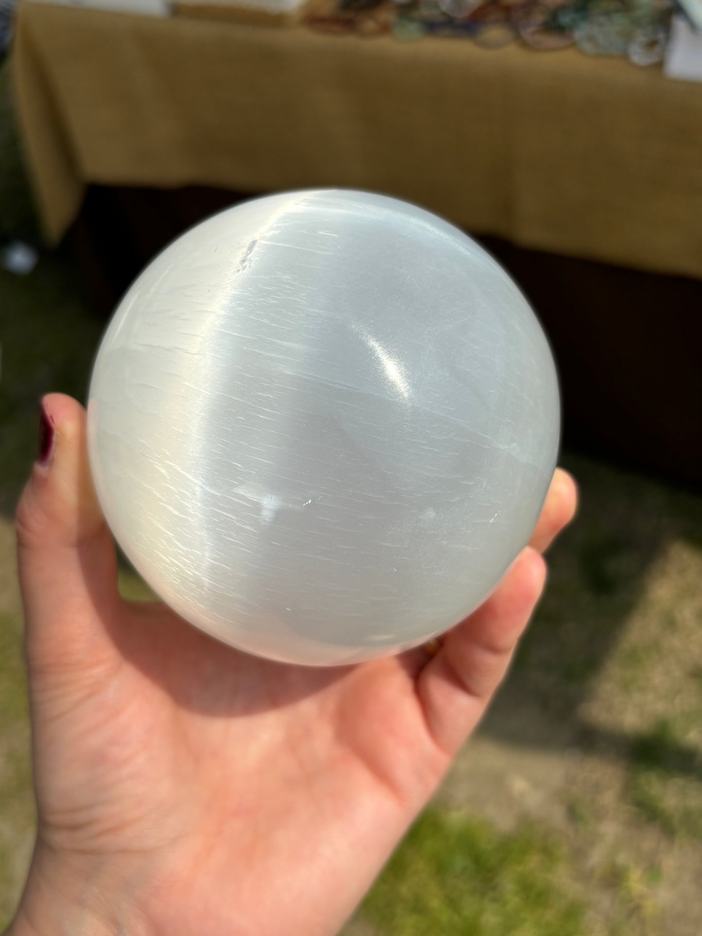 Sfera in selenite satin spar