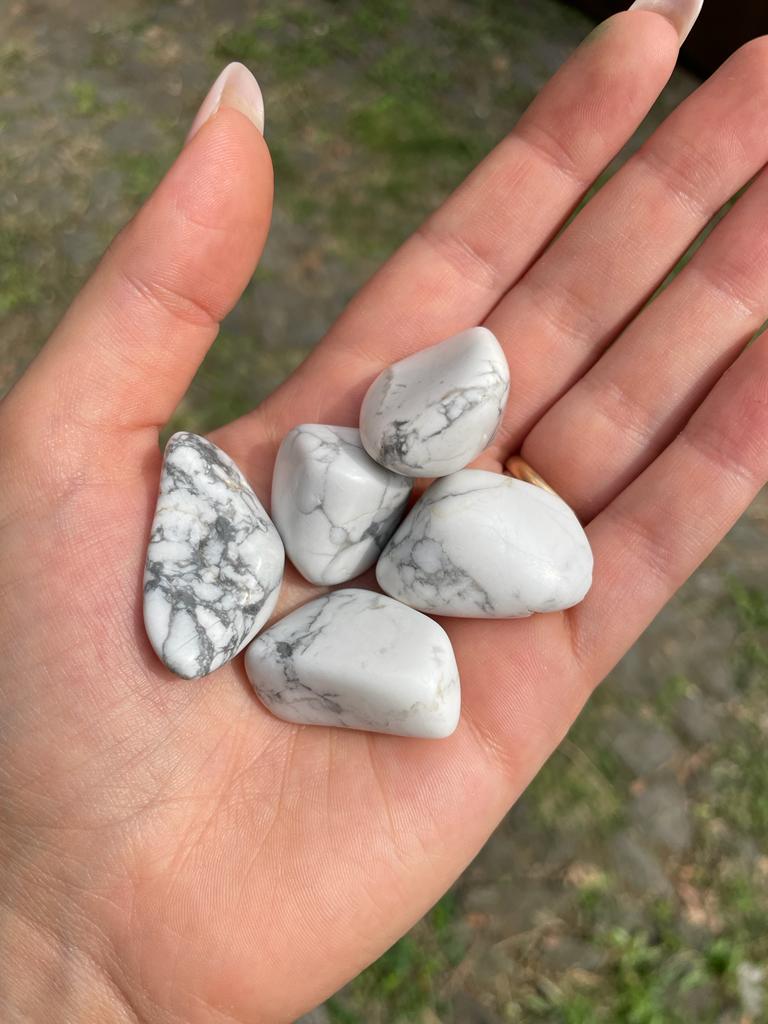 Howlite bianca burattata