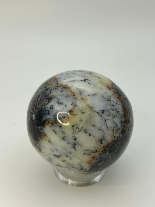 Sfera in merlinite