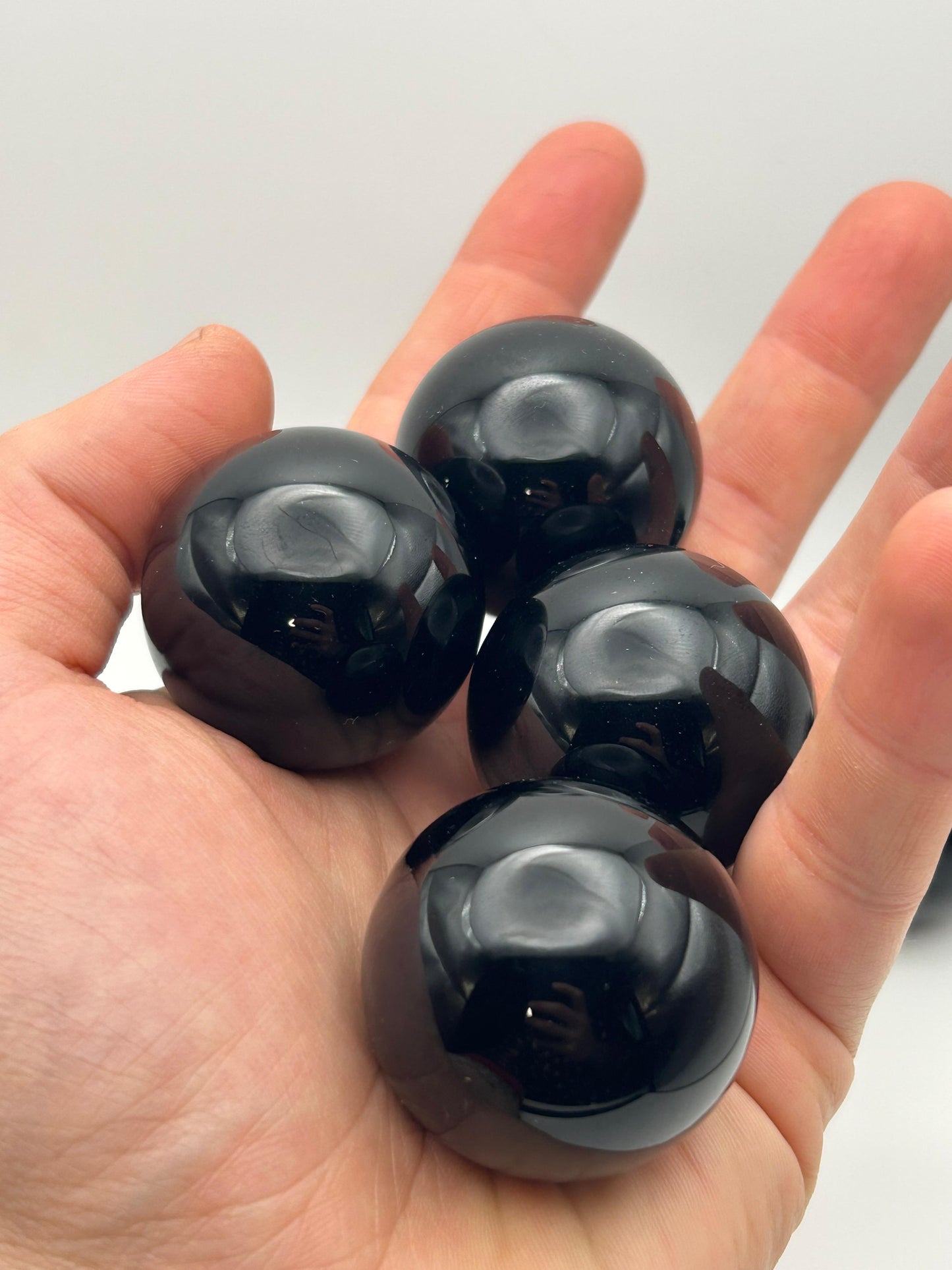 Sfera in ossidiana nera