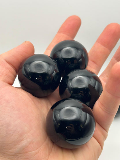 Sfera in ossidiana nera