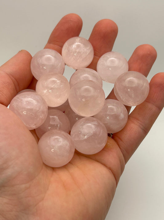 Sferetta in quarzo rosa