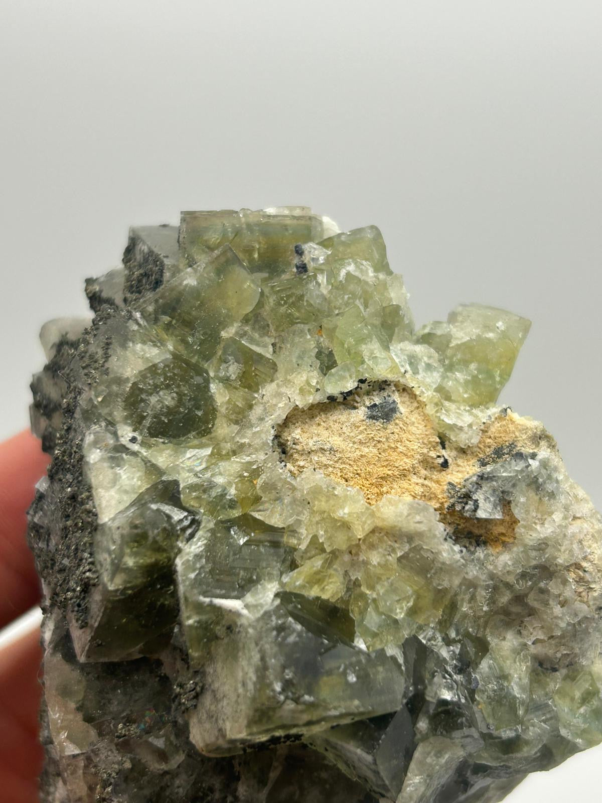 Fluorite con arseniopirite